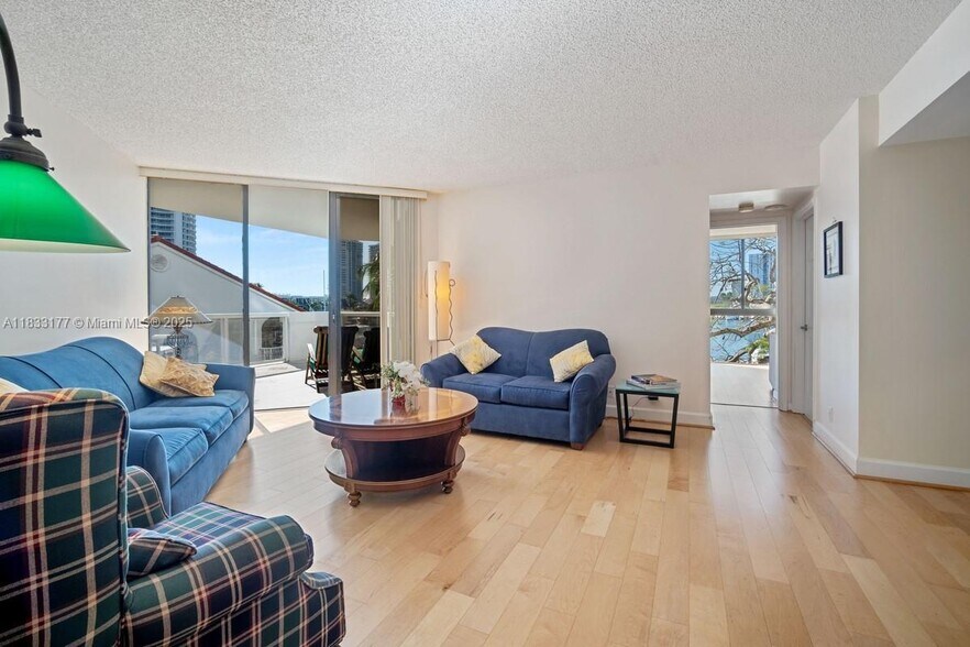 Building Photo - 3610 Yacht Club Dr