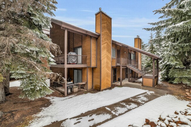 Building Photo - 2025 Canyons Resort Dr