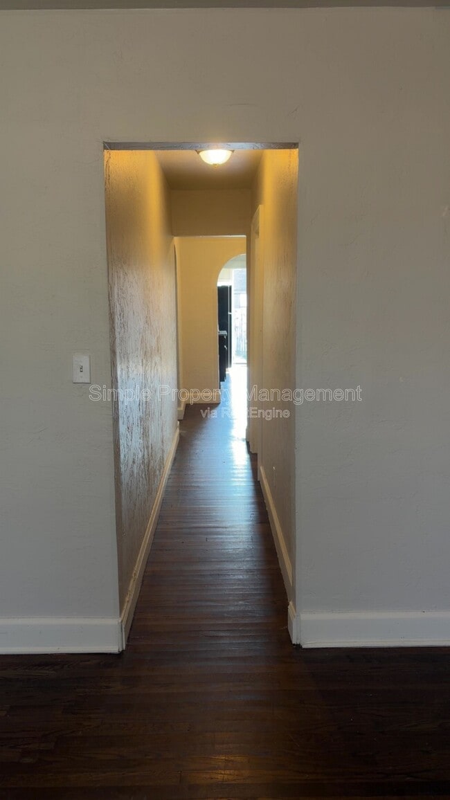 Building Photo - 946 East Dr