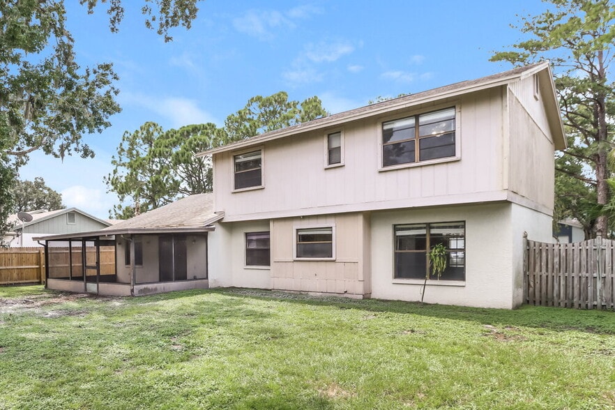 Building Photo - 15715 Country Lake Dr