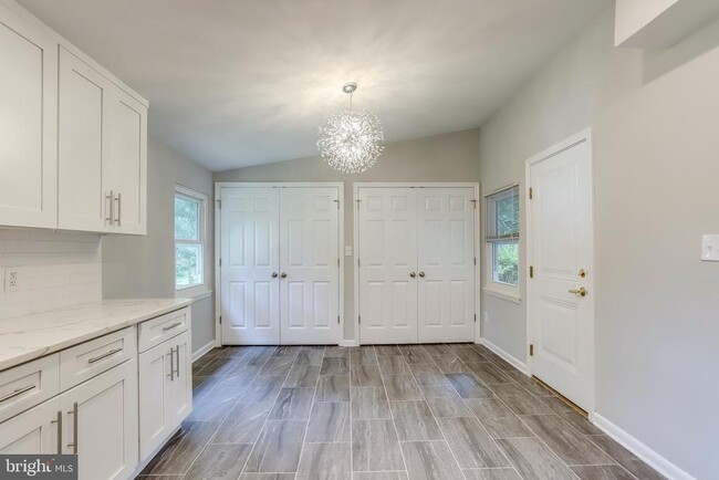 Building Photo - 8424 Hayden Ln