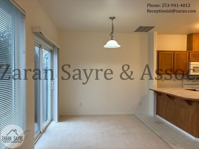 Building Photo - 178- Great 3 Bedroom Townhouse Condo in Milton!