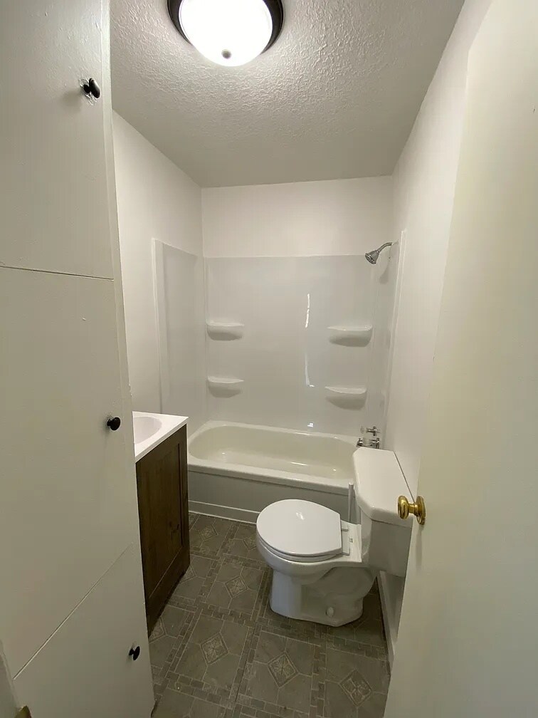 Building Photo - 2099 317th Ave NE