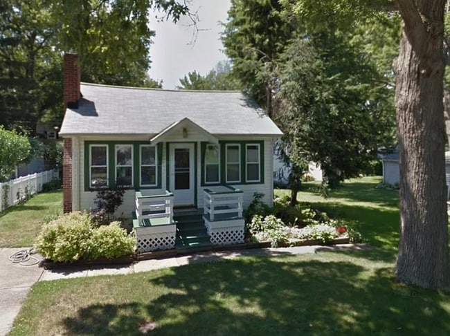 Building Photo - 174 Lakewood Dr