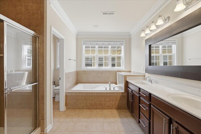 Building Photo - Expansive 4BR / 4.5BA Townhome in Lansdowne Town Center – Over 3,400 Sq Ft!