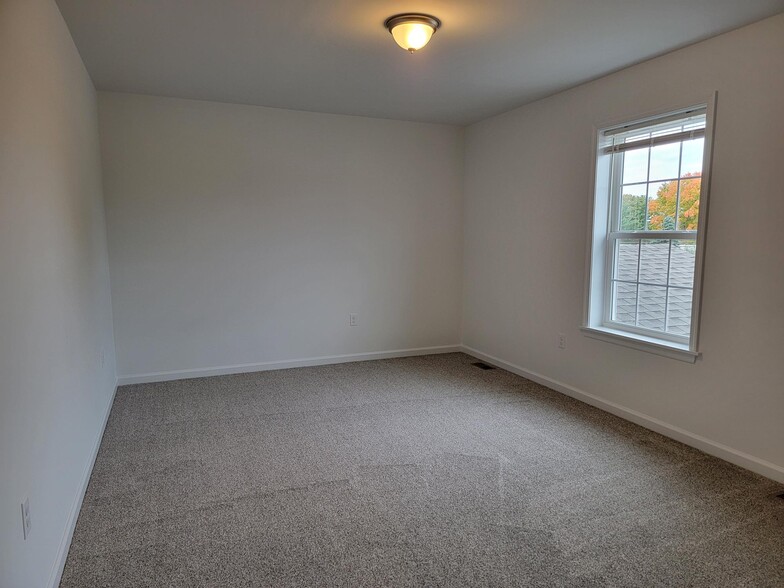 Building Photo - 149 Robert Cir
