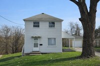 Building Photo - 3-bedroom, 1-bath home in Clairton, PA