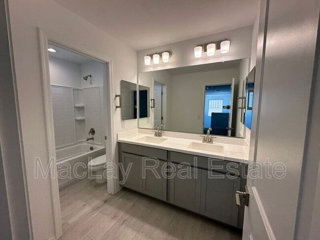 Building Photo - 3809 N 100th Dr