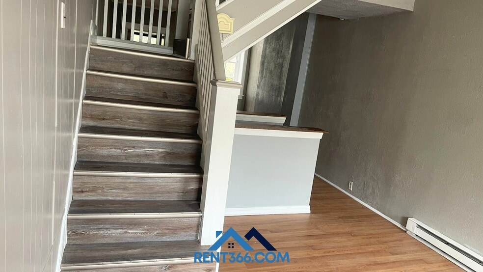 Building Photo - 403 E Norwegian St