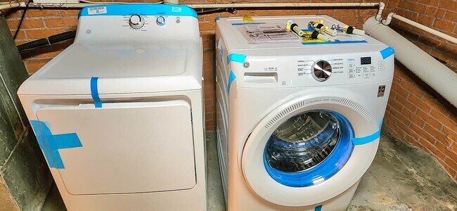 Building Photo - 90 Carlton Ave