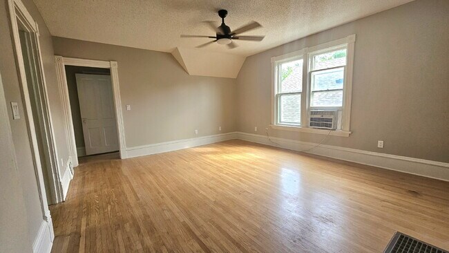 Building Photo - 3832 Harriet Ave