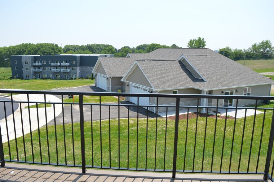 Building Photo - 219 3rd Ave