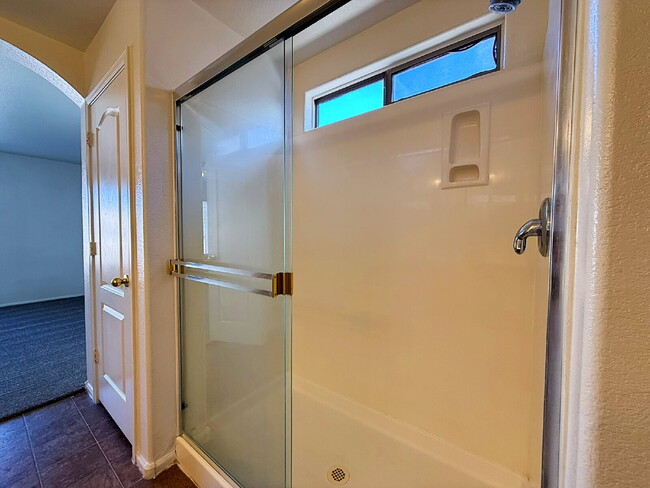 Building Photo - Spacious & Stylish in the Heart of Surprise!