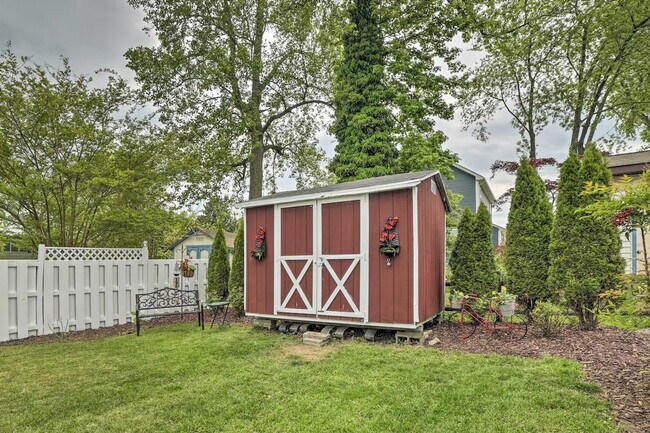 Building Photo - 8320 Bayside Rd