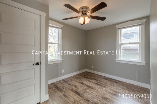 Building Photo - 212 B St E