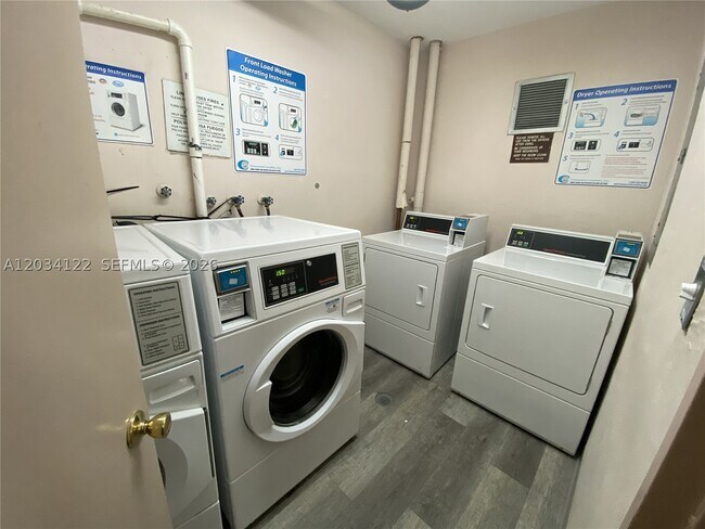 Building Photo - 1200 NE Miami Gardens Dr