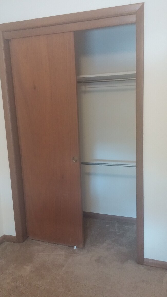 Bedroom #2 Closet - 39 W Lincoln St