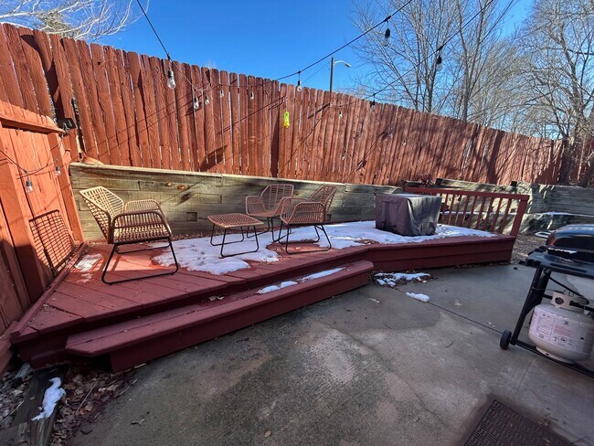 Building Photo - 1347 E Parkway Dr