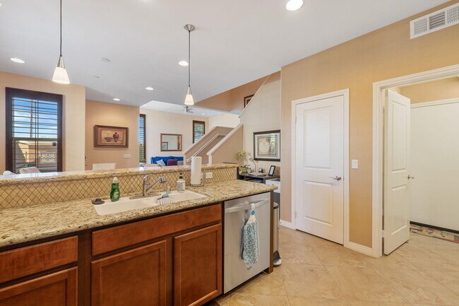 Building Photo - 52050 Rosewood Ln