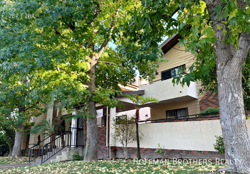 Building Photo - 1012 E Acacia Ave