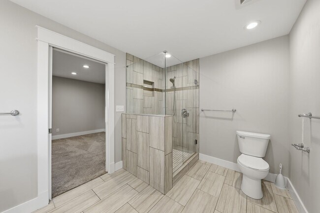 Building Photo - Large Ranch on Cul-de-sac