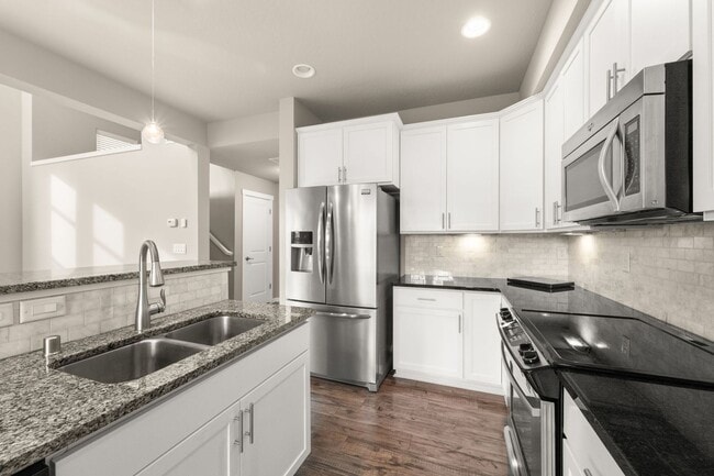 Building Photo - 2122 W Summit Pkwy