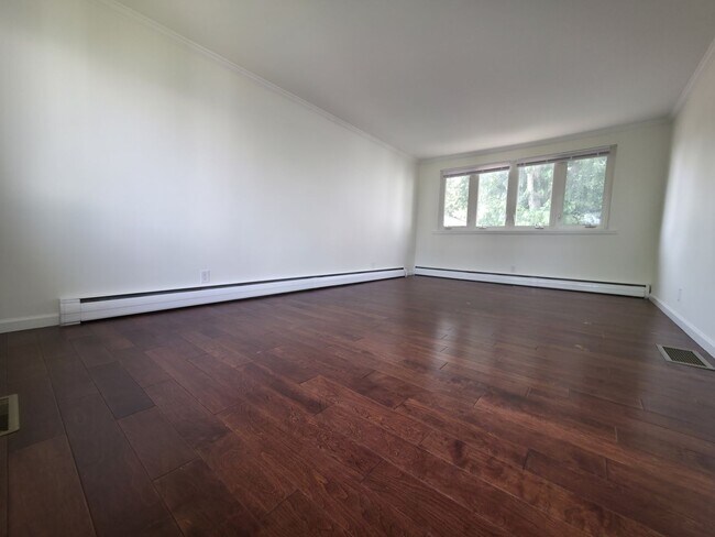 Building Photo - 3 Bed 1 Bath in Rochester PA