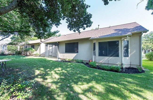 Building Photo - 129 Dewberry Dr