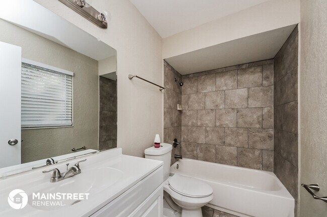 Building Photo - 118 Dahlia Dr