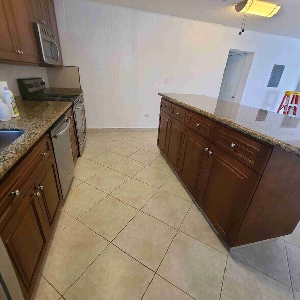 Building Photo - 127 Monroe Dr