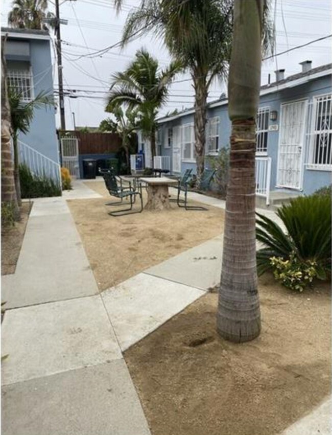 courtyard - 3740 W Slauson Ave