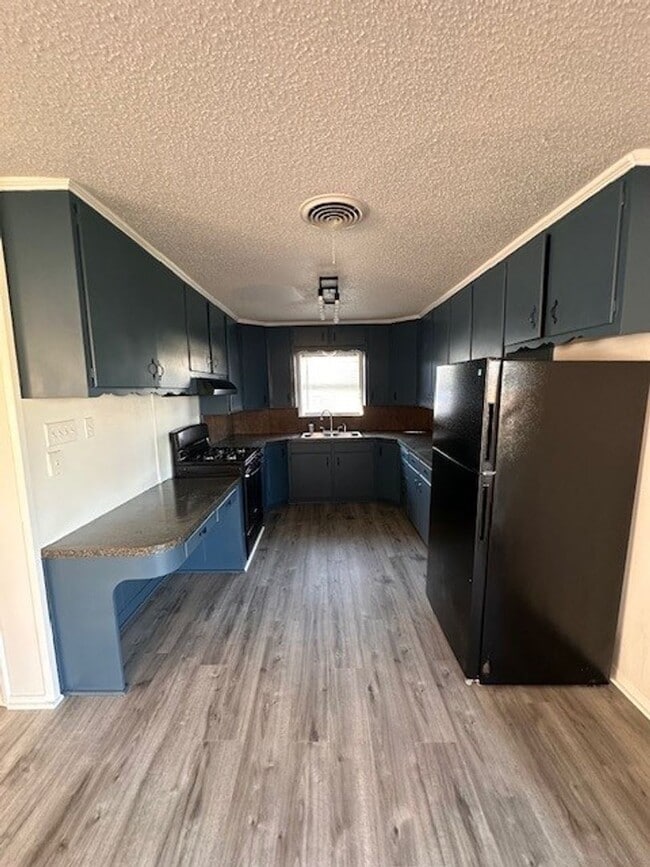 Building Photo - Spacious Baylor University Home
