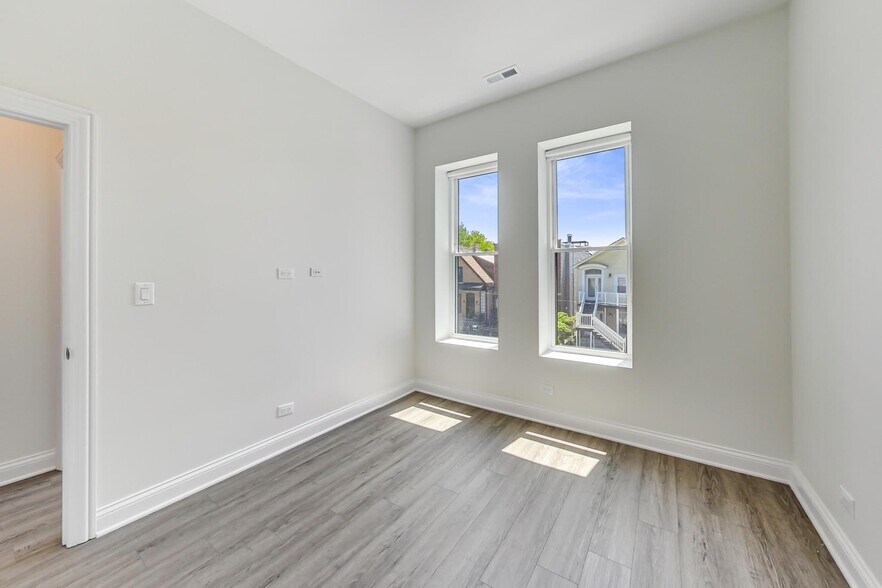 Building Photo - 2312 W Ohio St