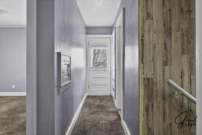 Building Photo - $1,420 - West Side 3 bedroom