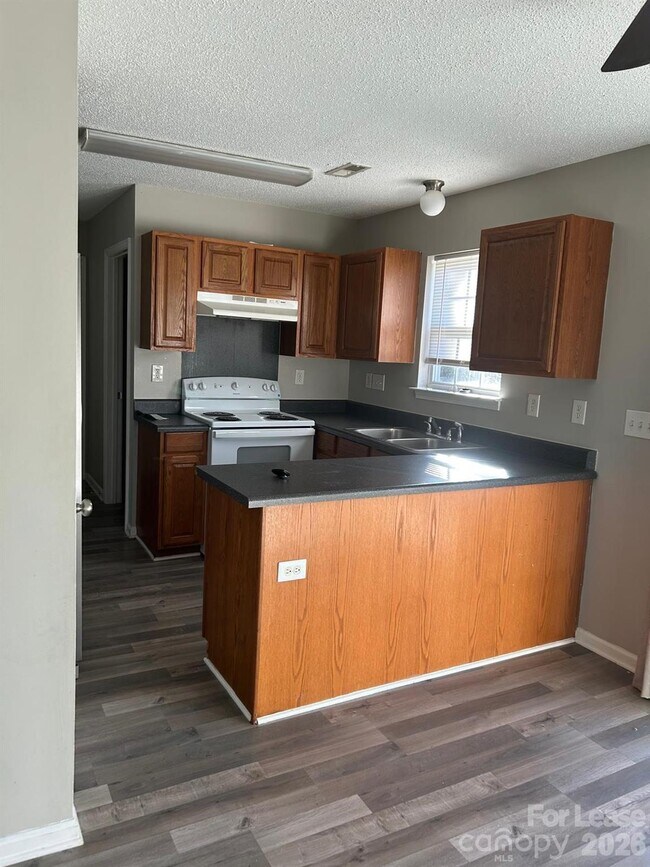 Building Photo - 9510 Isaac Hunter Dr