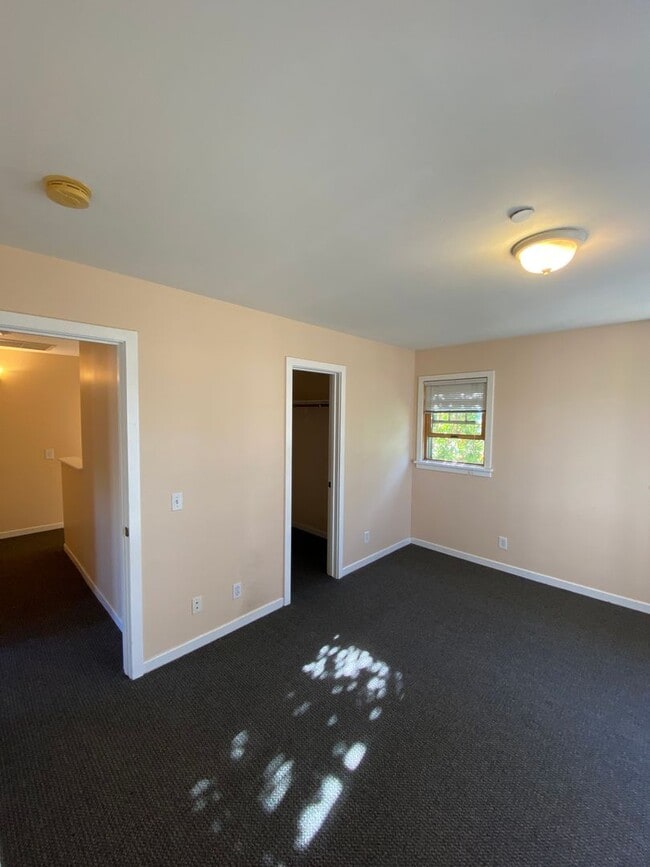 Building Photo - 6736 Sueno Rd