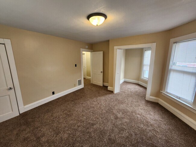 Building Photo - 603 Leclaire St