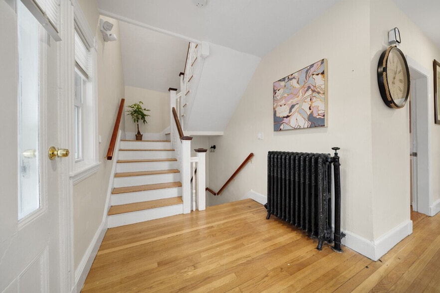 Building Photo - 503 Western Ave