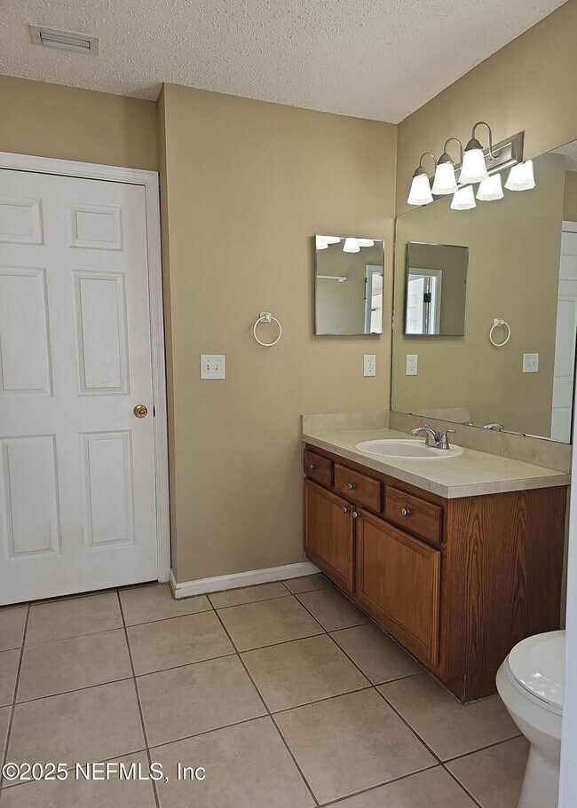 Building Photo - 1971 Belhaven Dr