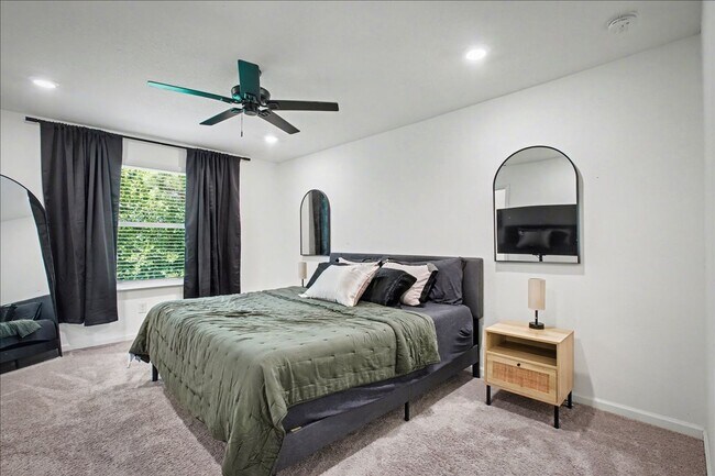 Building Photo - Refined Living at Its Finest | Renovated 3BR Townhome in Jacksonville