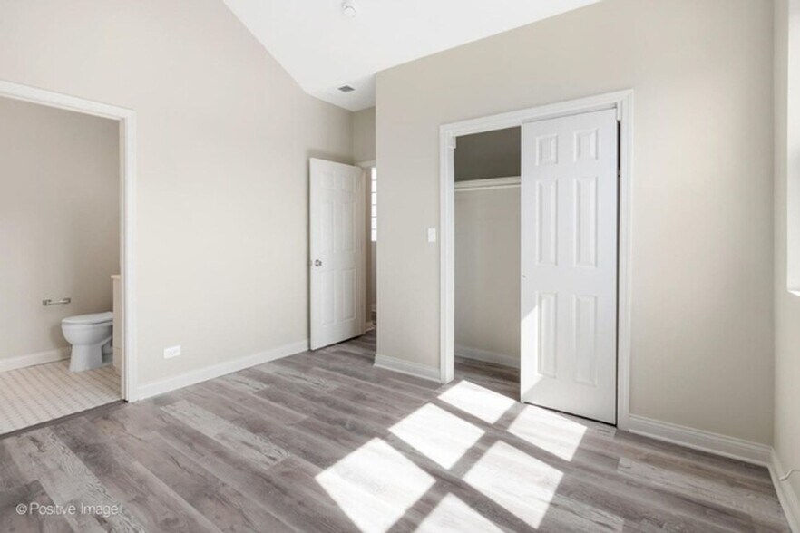Building Photo - 2855 W Arthington St
