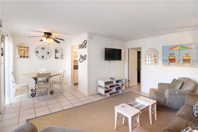 Building Photo - 3230 NE 13th St