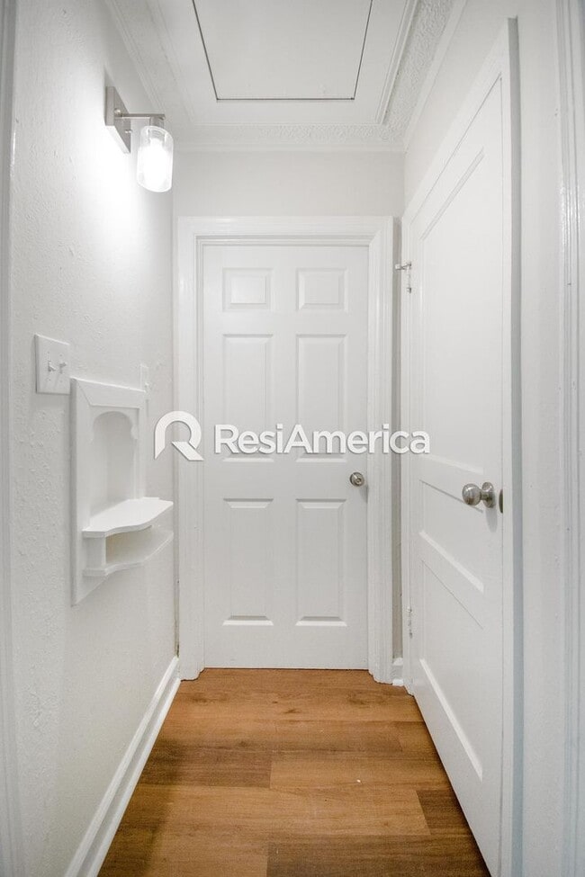 Building Photo - Newly Renovated 4 Bedroom home in Grahamwood!
