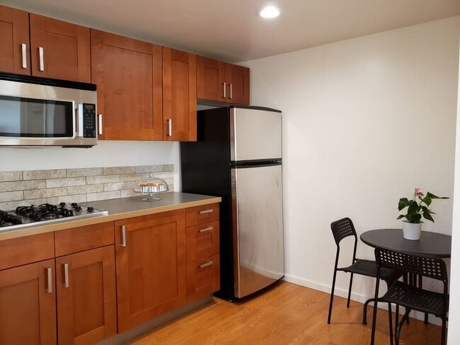 Primary Photo - 20624 Kittridge St