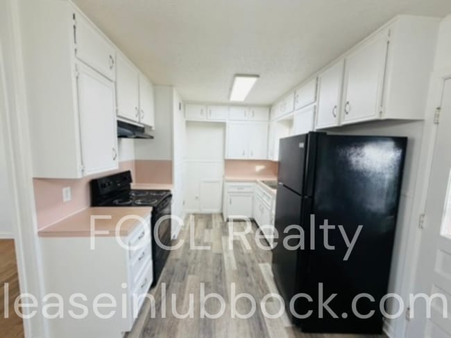 Building Photo - 2 bedroom + office, 1 car garage