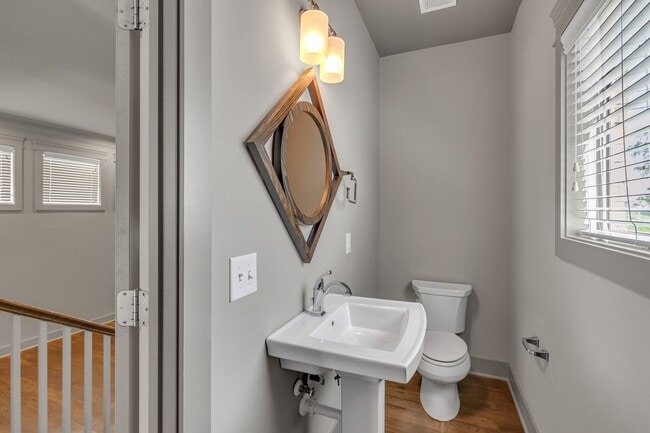 Building Photo - Modern Townhome Living in the Heart of Wed...