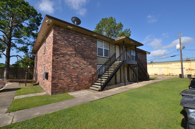 Building Photo - 2 bedroom, 2 bath apartments in Sherwood F...