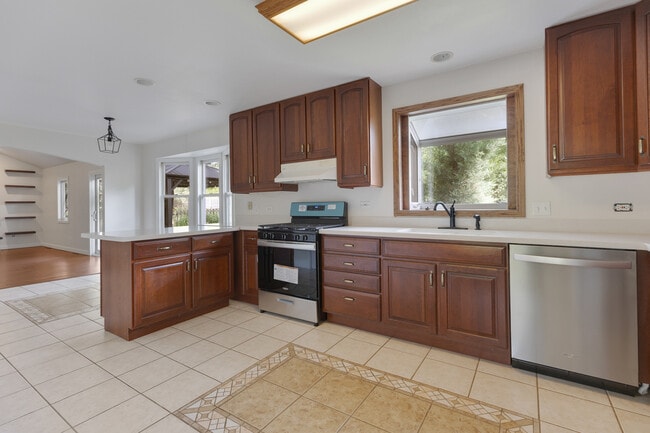 Building Photo - 616 Blue Spruce Ln