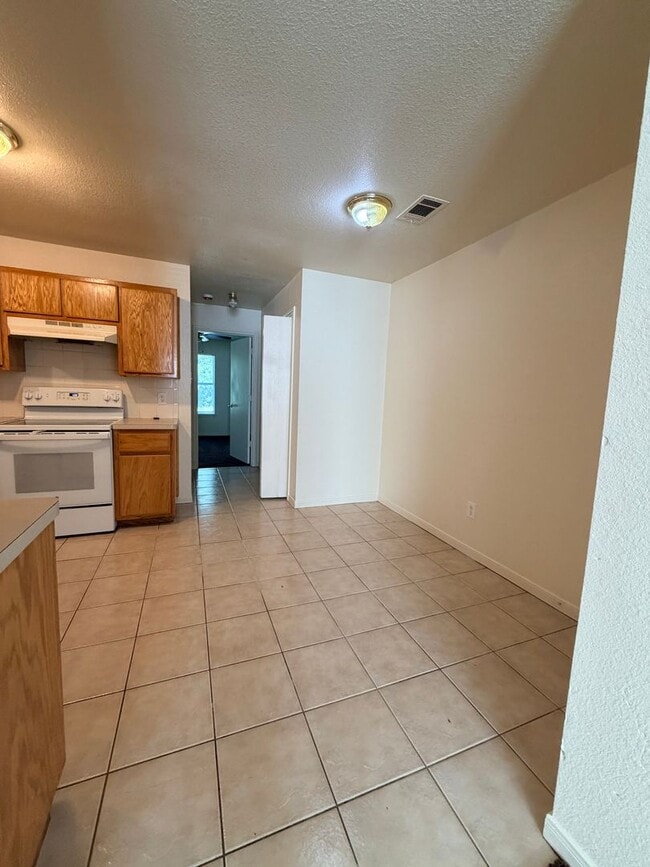 Building Photo - 104 W FM 2410 Rd