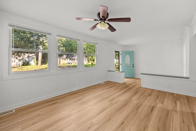 Building Photo - Charming 3 Bedroom, 2 Bathroom house
